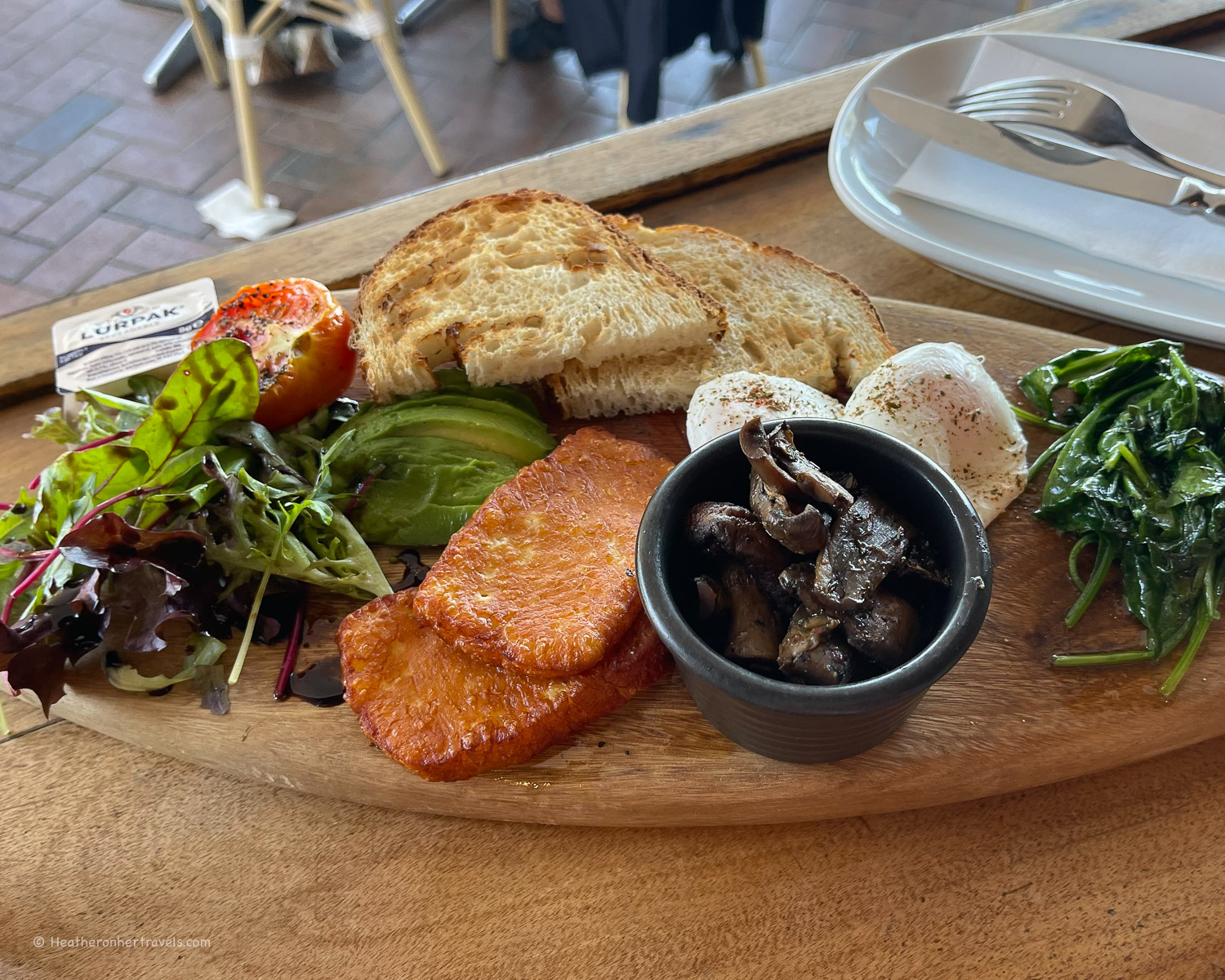 Coogee Beach - Bondi to Coogee walk Sydney &copy; Heatheronhertravels.com