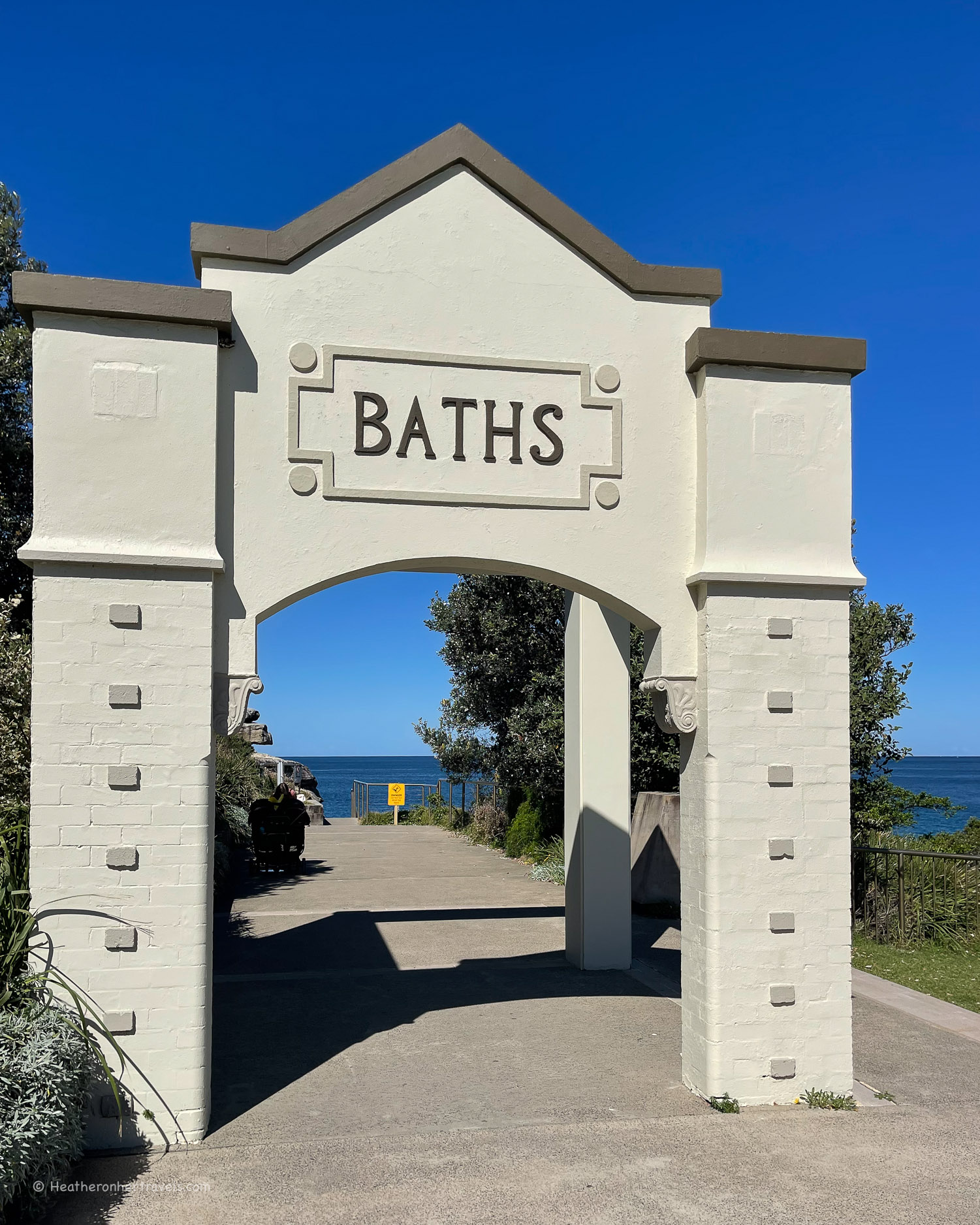 Coogee Beach - Bondi to Coogee walk Sydney &copy; Heatheronhertravels.com